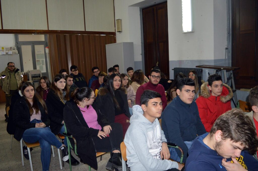 Incontro dei liceali petilini con il reparto Carabinieri Biodiversita’ di Catanzaro
  