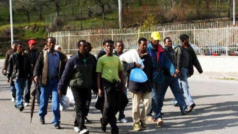 Protesta degli immigrati di sant’Anna: bloccata la Statale Ionica 106