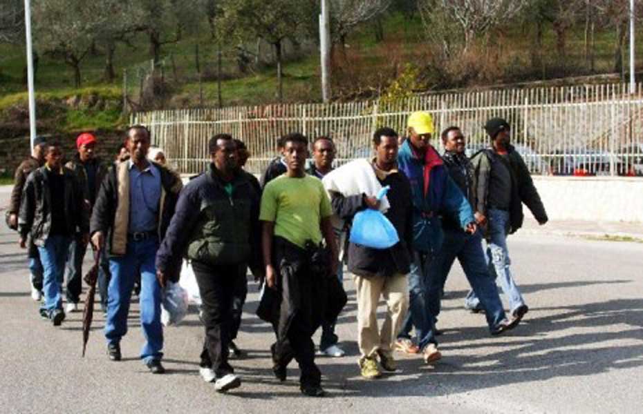 Protesta degli immigrati di sant’Anna: bloccata la Statale Ionica 106