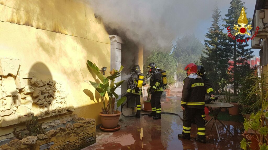 Incendio in un’abitazione a Crotone
  