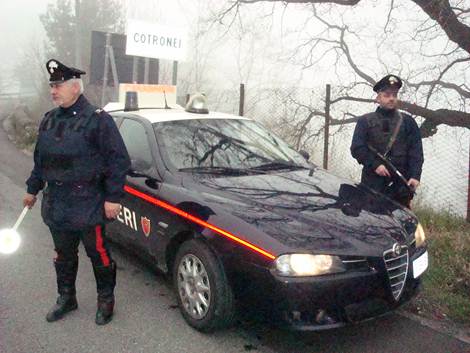 Controlli straordinari dei Carabinieri della Compagnia di Petilia Policastro: 4 denunce e 5 ragazzi segnalati per droga