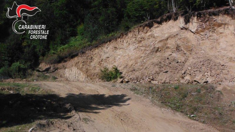 Sequestrata area sbancata senza autorizzazioni a Villaggio Palumbo