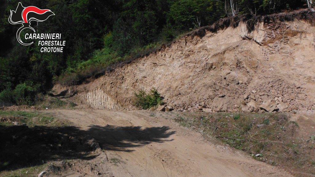 Sequestrata area sbancata senza autorizzazioni a Villaggio Palumbo
  