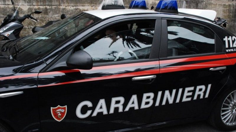 Carabinieri fuori servizio soccorrono 76enne