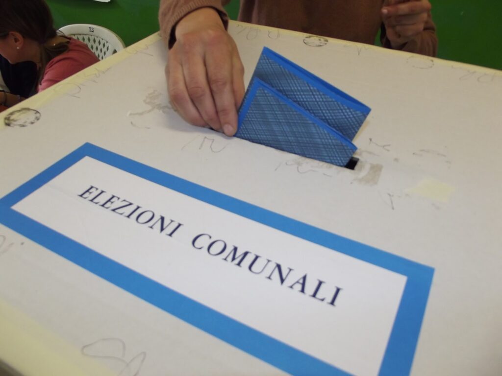 Si vota oggi a Santa Severina e a Rocca di Neto