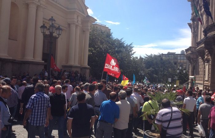 1.500 operai in piazza a Catanzaro