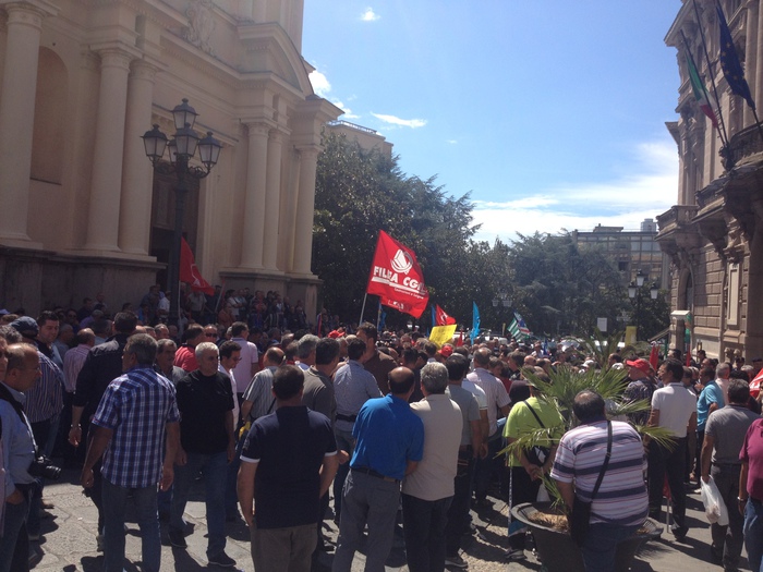1.500 operai in piazza a Catanzaro