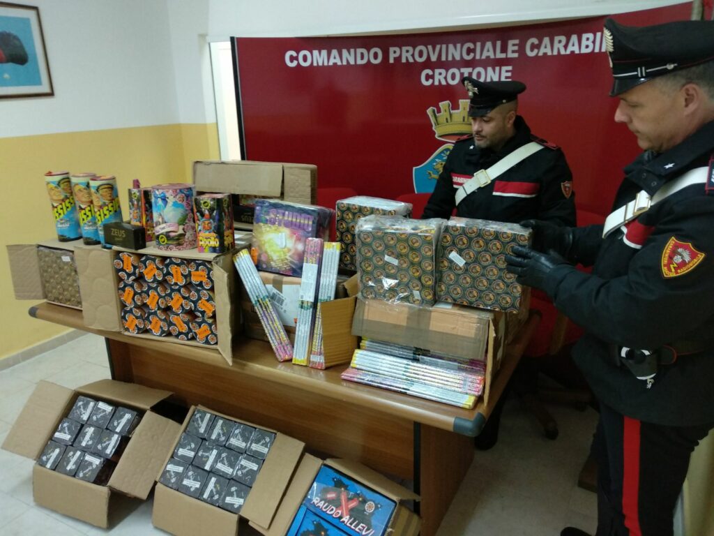 Sequestro di artifizi pirotecnici da parte dei Carabinieri della Compagnia di Crotone