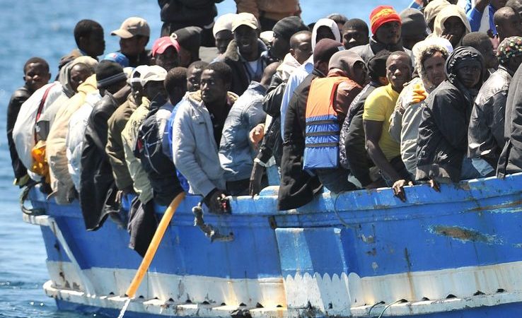 Oltre 1200 migranti sbarcheranno domani a Crotone