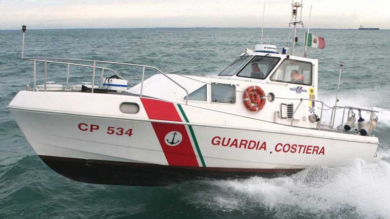 14 persone tratte in salvo dalla Capitaneria di porto di Crotone