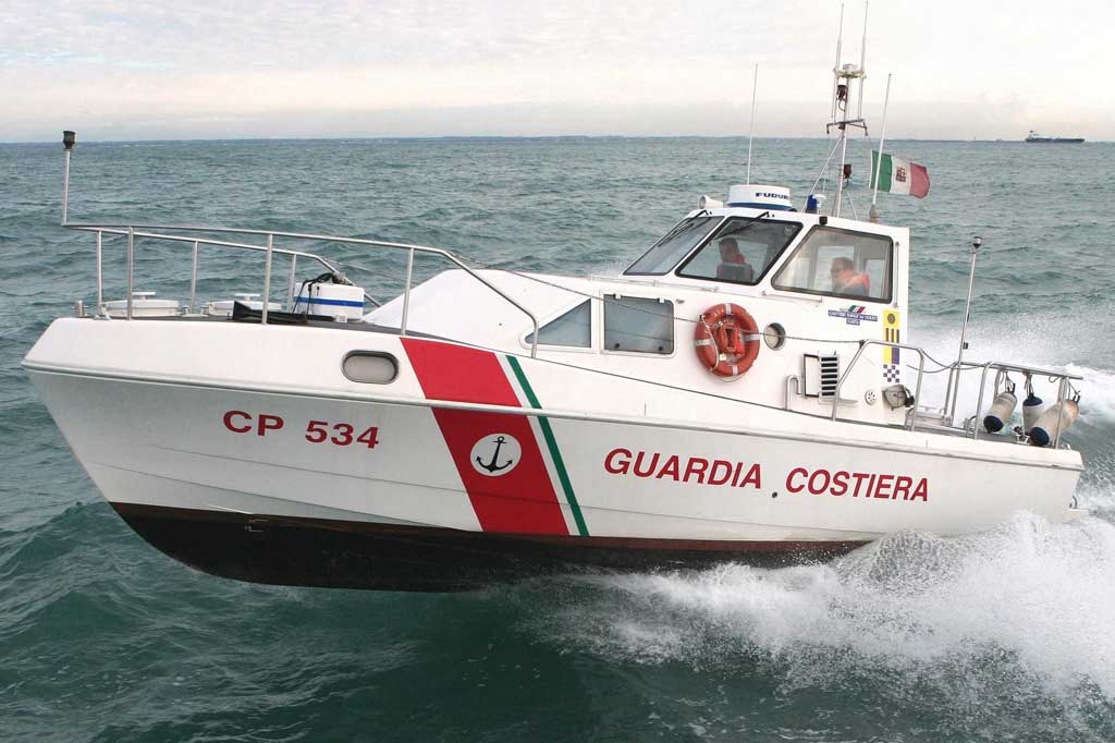 14 persone tratte in salvo dalla Capitaneria di porto di Crotone