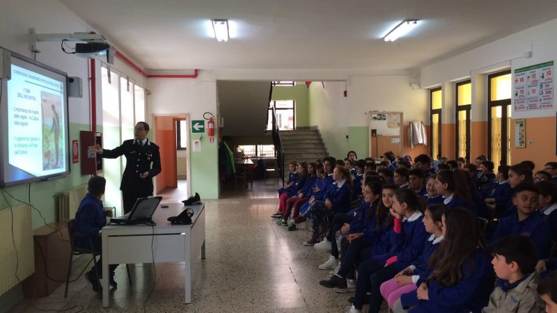 I Carabinieri incontrano gli studenti petilini, la legalità al centro degli incontri