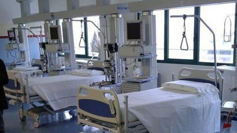 Donna incinta di due gemelli muore in ospedale a Crotone
