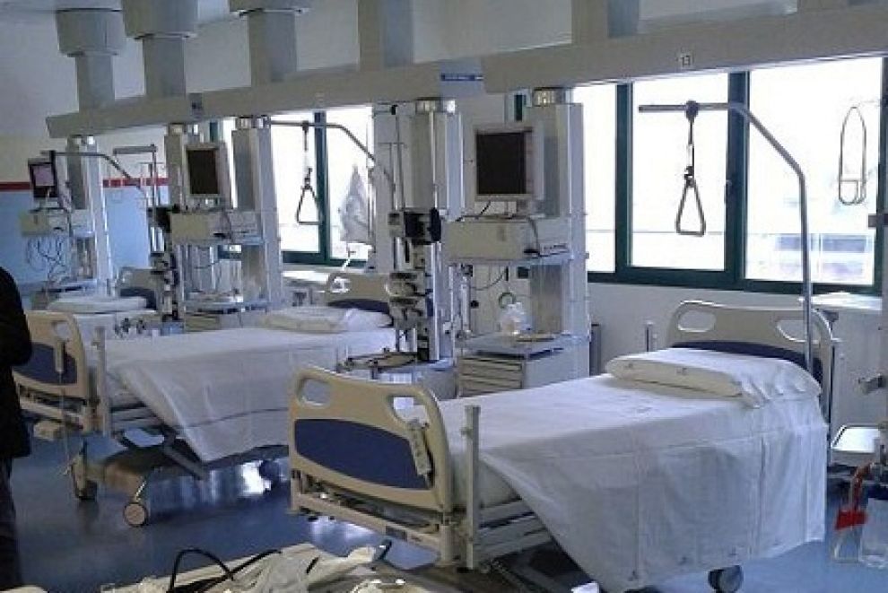 Donna incinta di due gemelli muore in ospedale a Crotone
  
