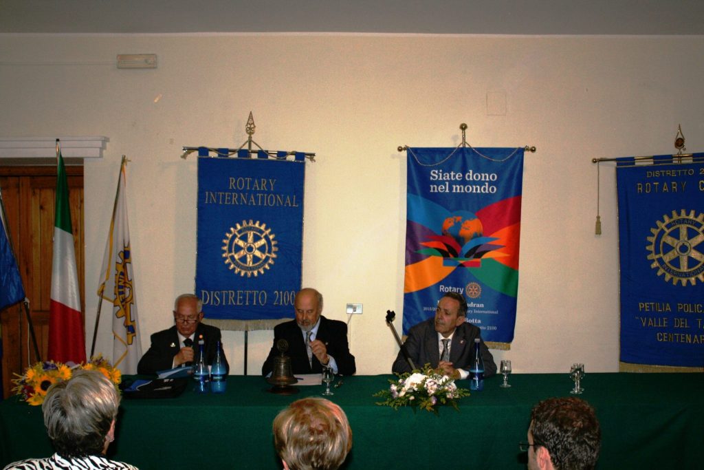 Il Governatore del Distretto Rotary 2100 in visita al Club Petilino