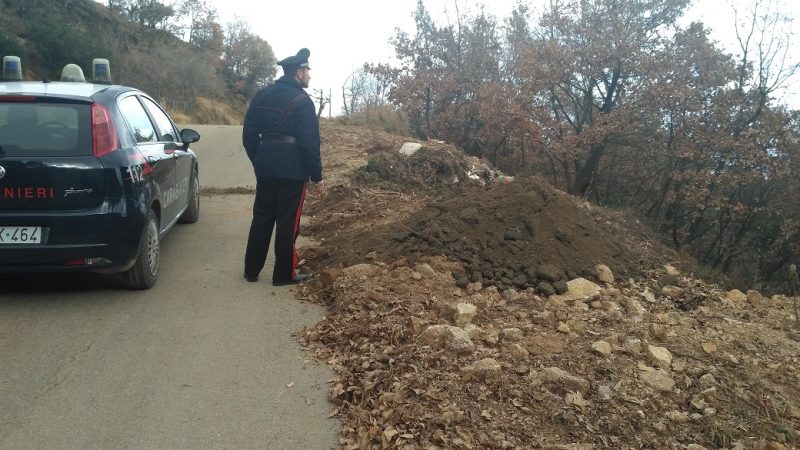 Strada della Santa Spina: sorpresi mentre scaricano materiali in discarica abusiva