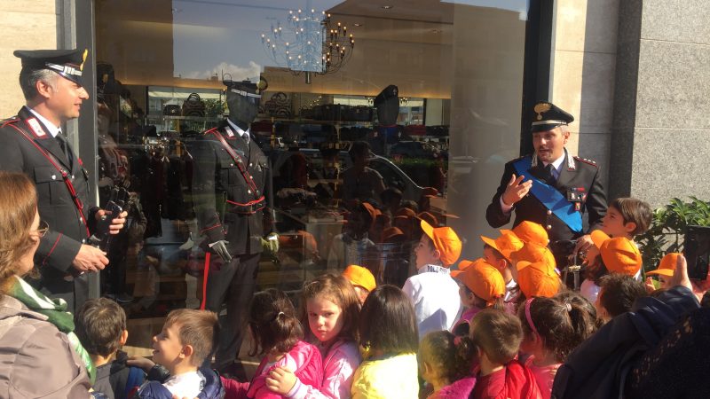 FESTA DELLA FORZE ARMATE : MATTINATA TRASCORSA CON I CARABINIERI PER I BAMBINI DELLA SCUOLA D’INFANZIA “DON MILANI”