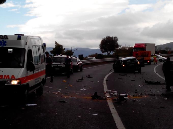 Incidente sulla SS 106: 5 i feriti