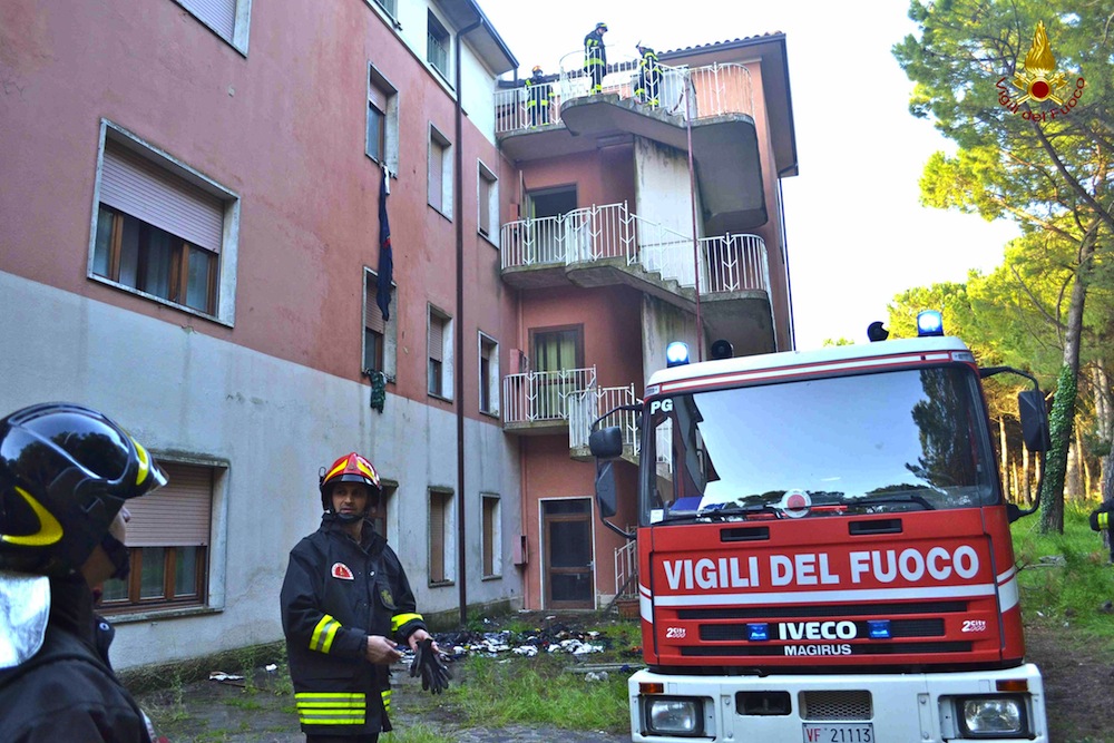 Incendiato bar ristorante a Crotone
  