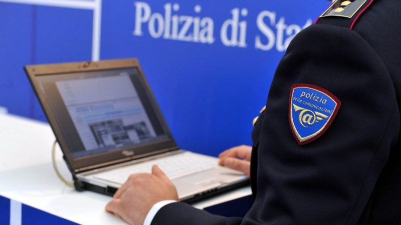 La Polizia postale denuncia un cinquantenne crotonese che adescava online minorenni