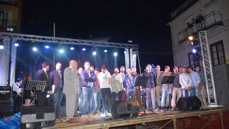 La squadra di calcio Asd Nuova Petilia premiata sul palco della Festa di San Francesco
