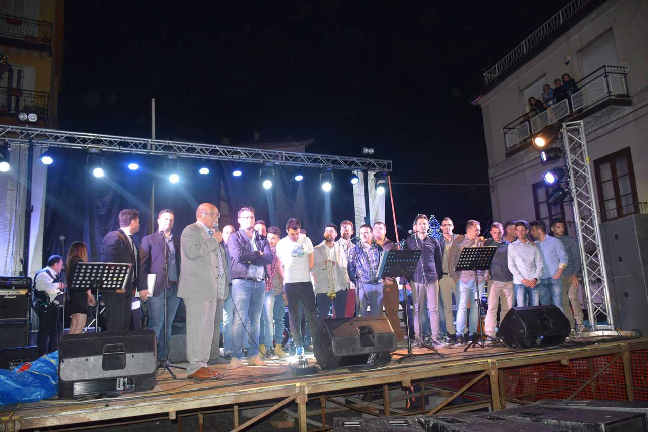 La squadra di calcio Asd Nuova Petilia premiata sul palco della Festa di San Francesco
  