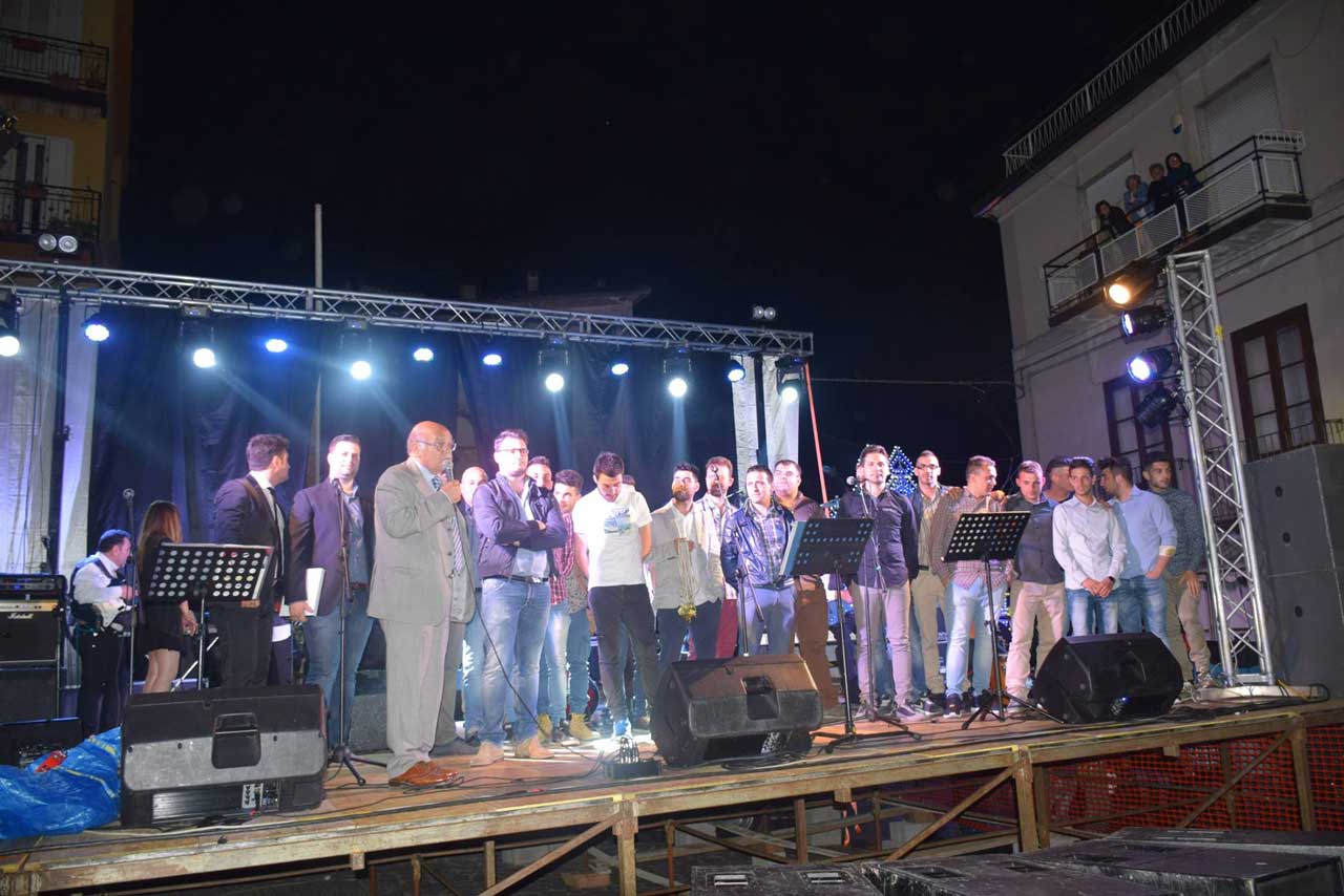 La squadra di calcio Asd Nuova Petilia premiata sul palco della Festa di San Francesco