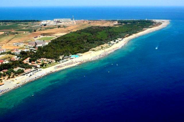 OPERAIO SI ERA IMPOSSESSATO DI UN’AREA BOSCATA A PUNTA ALICE