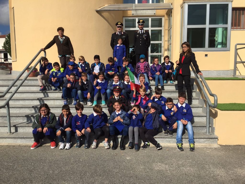 La caserma della Compagnia di Cirò Marina apre le porte alle scuole
  