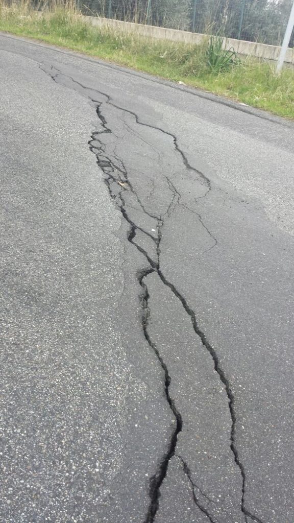 Per le strade disastrate scendono i fondi stanziati
  