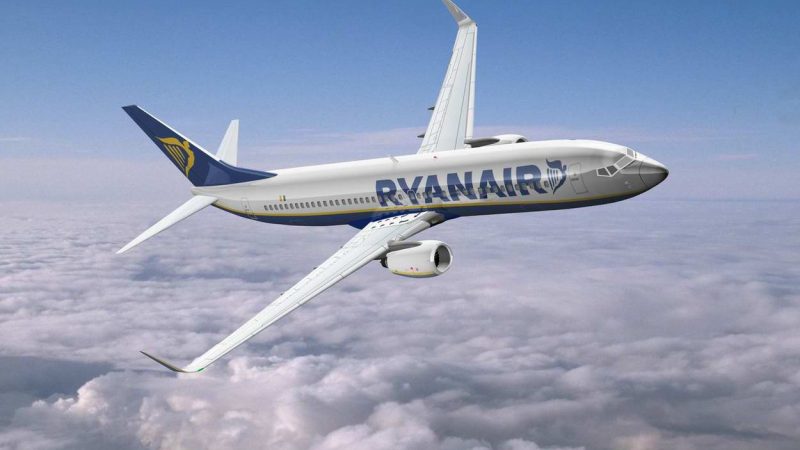 Ryanair, 30 cent. da Crotone a Pisa o Roma