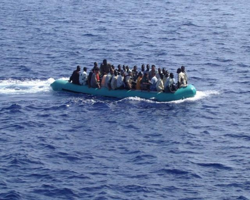 Arrestati 4 presunti scafisti dopo lo sbarco a Crotone di 211 migranti
  