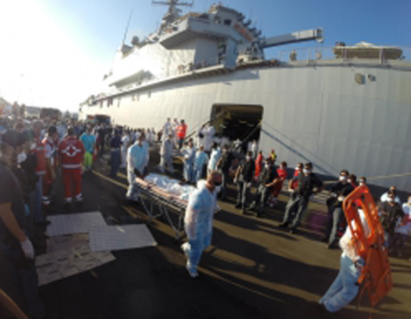Immigrati: 1. 375 a Crotone con la nave San Giusto