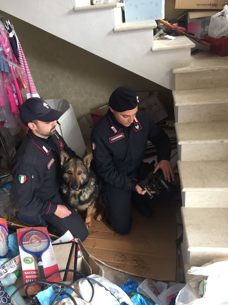 Mini arsenale rinvenuto a Scandale, un arresto dei Carabinieri
  