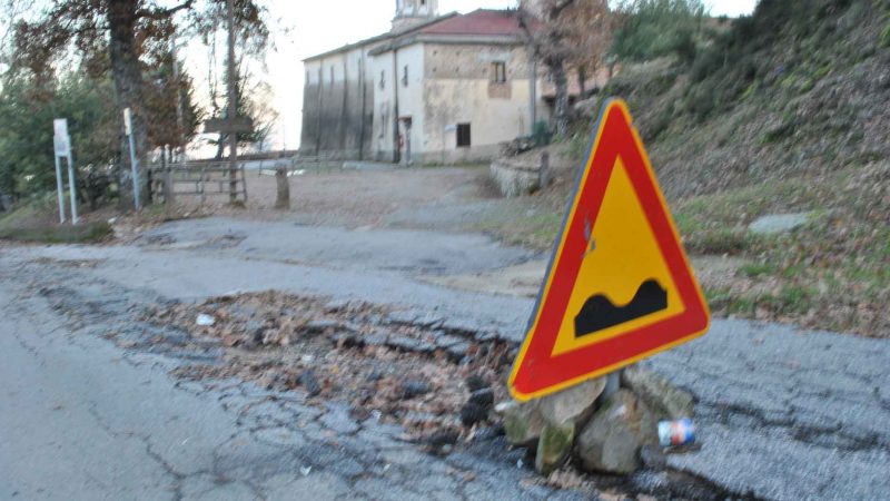 Strada dissesta alla Santa Spina