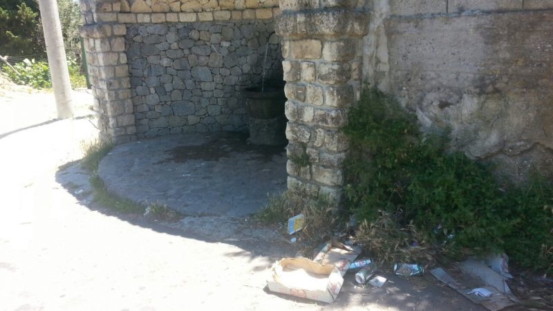 Atti di vandalismo alla fontana di San Teodoro