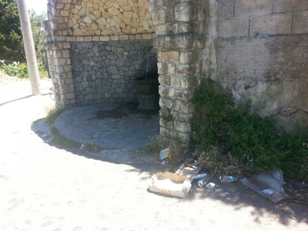 Atti di vandalismo alla fontana di San Teodoro
