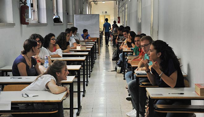 Esame di Maturità: comincia a salire l’ansia tra gli studenti
  