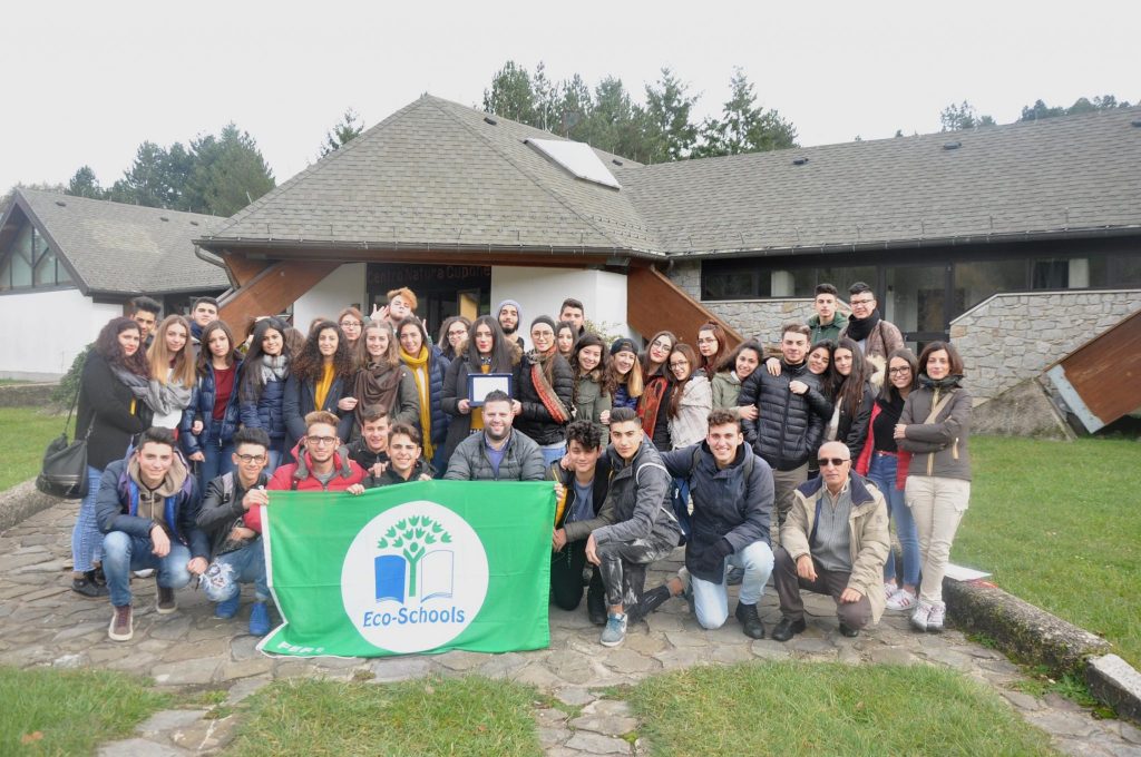 Nona bandiera verde per il Liceo petilino: scuola ecosostenibile
  