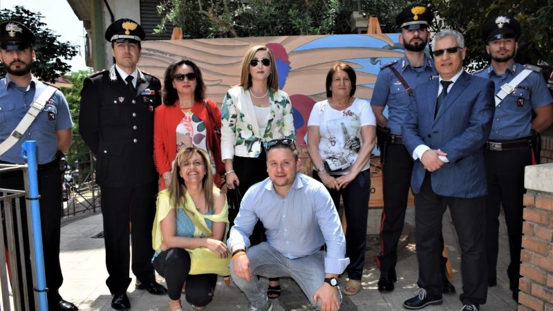 Consegnata l’opera in legno dai ragazzi dell’Istituto di Istruzione secondaria “Margherita Hack” alla Compagnia Carabinieri