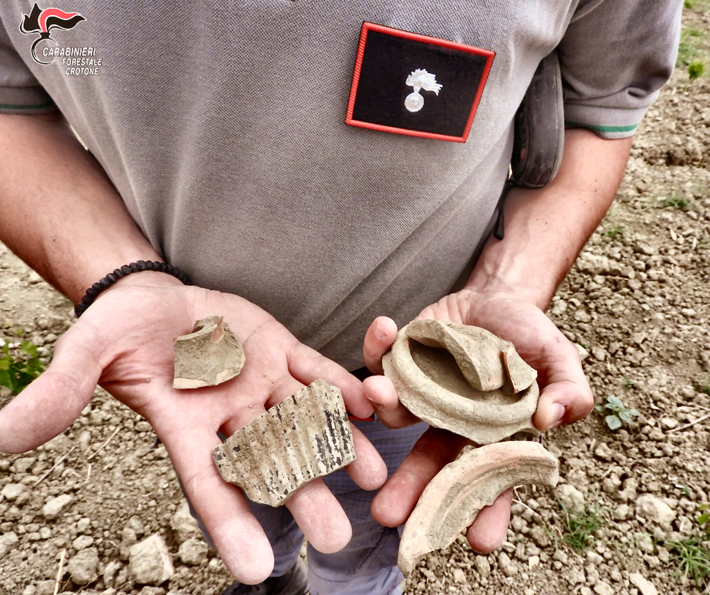 Umbriatico, scoperto un antico sito archeologico dai Carabinieri forestali
  