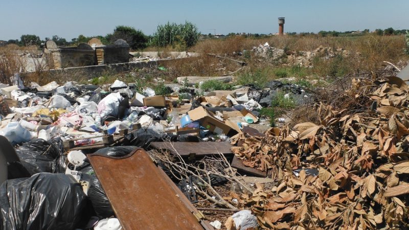 Sequestrato sito a Le Castella diventato discarica di rifiuti