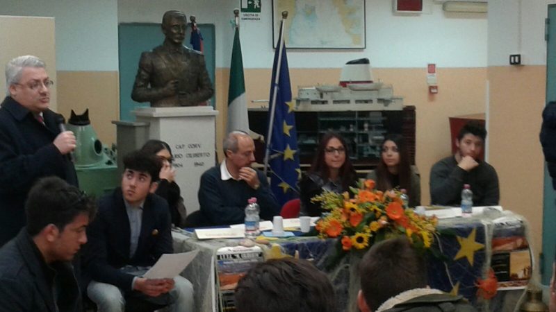 LO SCRITTORE CARMINE ABATE INCONTRA GLI STUDENTI DELL’ITTL “M.CILIBERTO” DI CROTONE