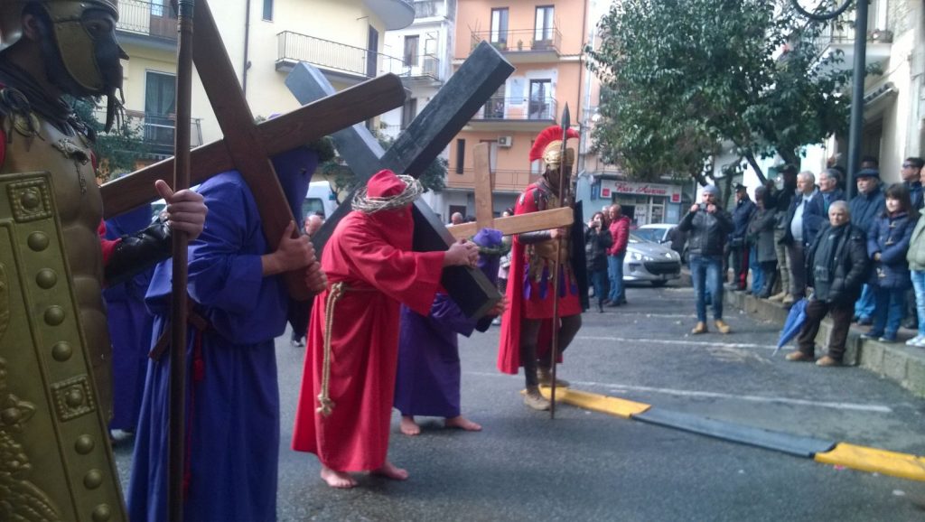 E’ partita la processione del Calvario 2016
  