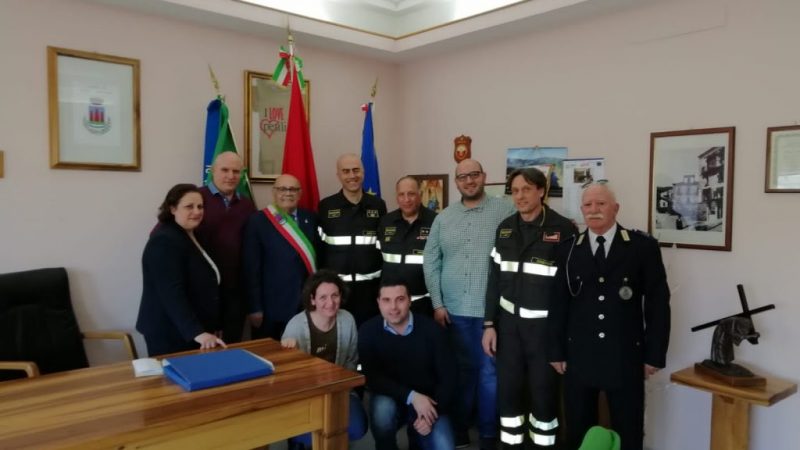 Consegnato encomio ai Vigili del Fuoco dal Comune petilino