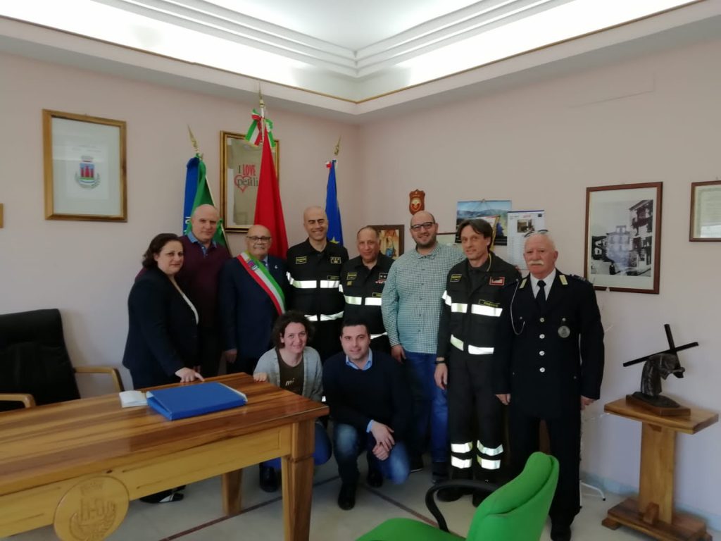 Consegnato encomio ai Vigili del Fuoco dal Comune petilino
  