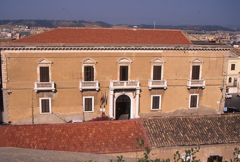 Crotone potrebbe subire un nuovo scippo del suo patrimonio storico culturale
  