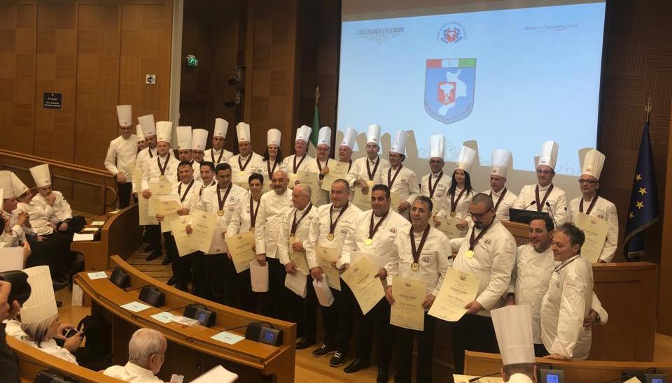 27 cuochi calabresi ricevono a Montecitorio i Collari Collegium Cocorum
  