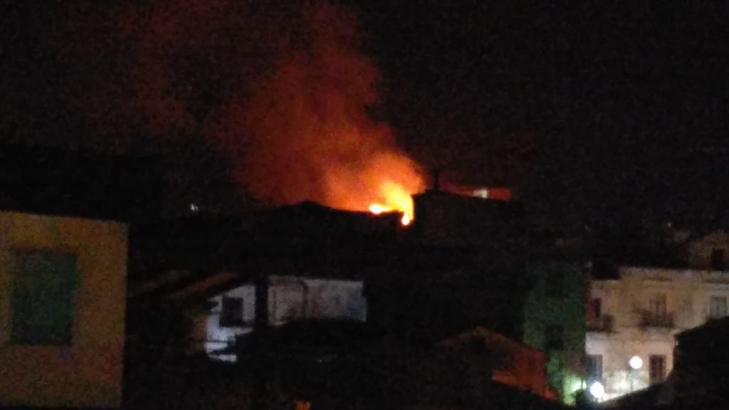 Incendio nel centro storico
  