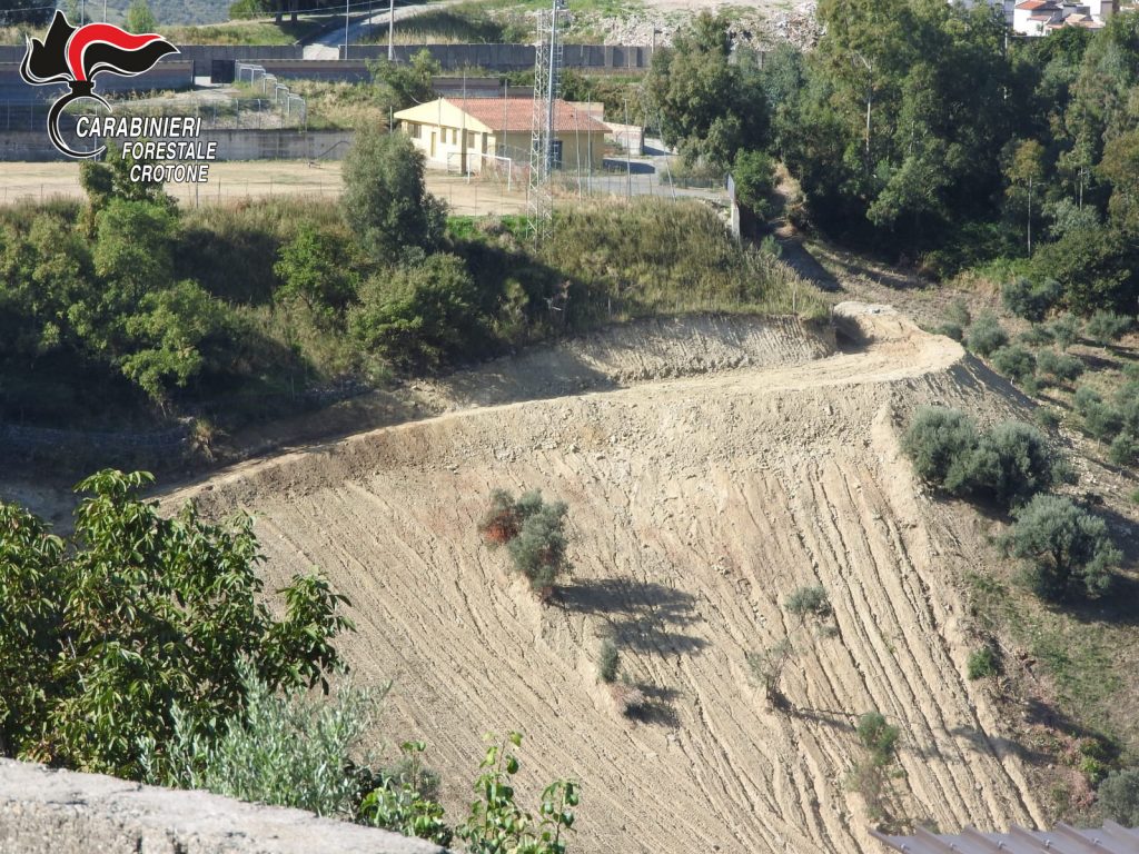 Pista abusiva in terreno comunale